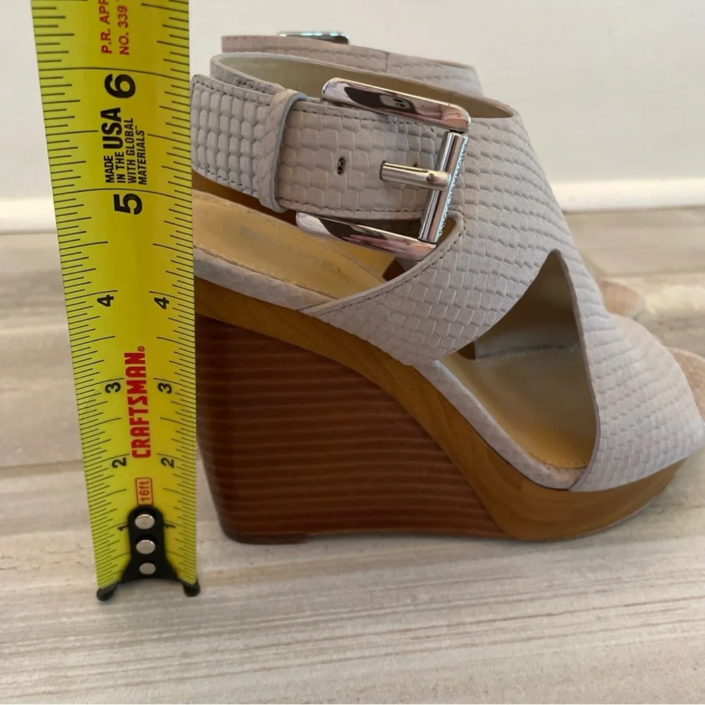 Michael Kors Josephine Snakeskin Embossed Wedge Open Toe Heels Sandals Size 6 - Picture 3 of 11